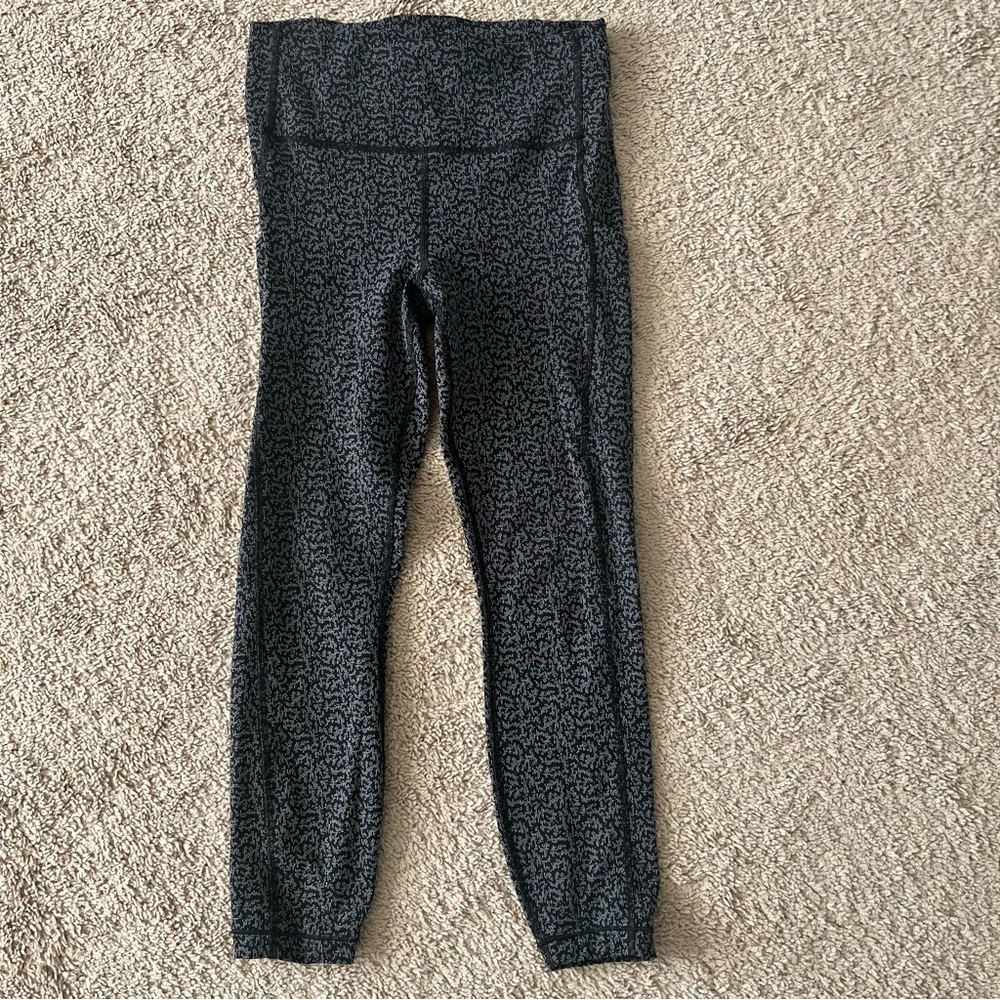 Athleta Size Small Black Pattern Ultimate Stash 7/8 Athletic Leggings